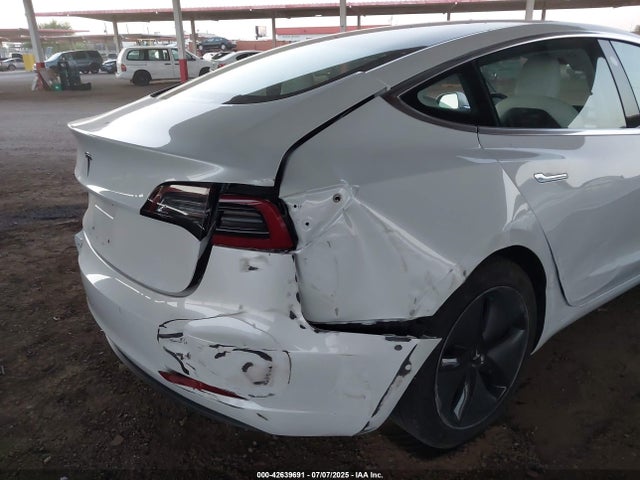 5YJ3E1EA3JF155523 Tesla 2018