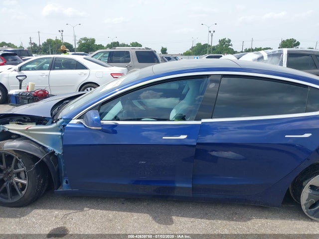 5YJ3E1EB4LF735827 Tesla MODEL 3