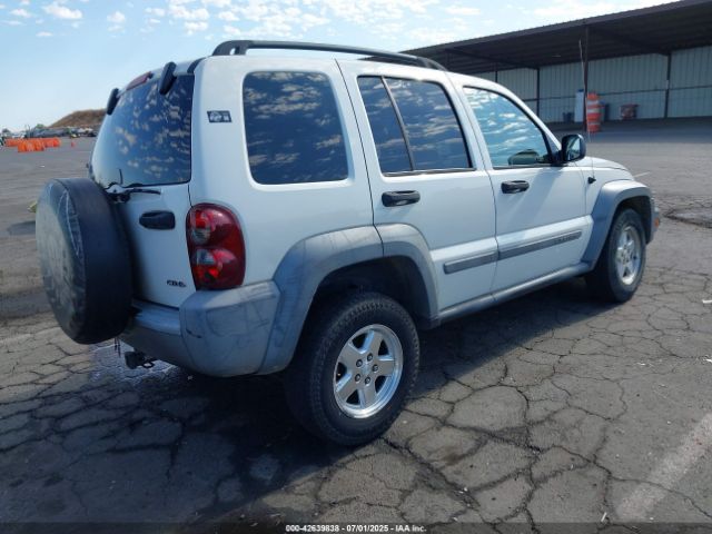 2005 JEEP LIBERTY 1J4GL48545W681789 Photo 3