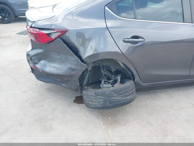 3MZBN1V33JM272296 Mazda py