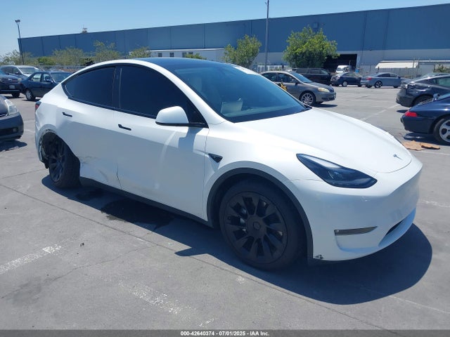 2024 TESLA MODEL Y 7SAYGAEEXRF005197 Photo 0