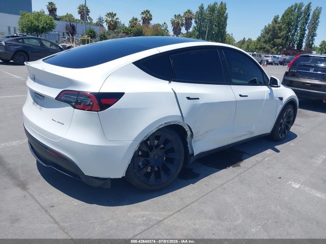 2024 TESLA MODEL Y 7SAYGAEEXRF005197 Photo 3