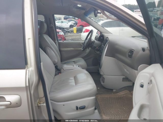 2005 CHRYSLER TOWN & COUNTRY 2C4GP54L25R126935 Photo 4