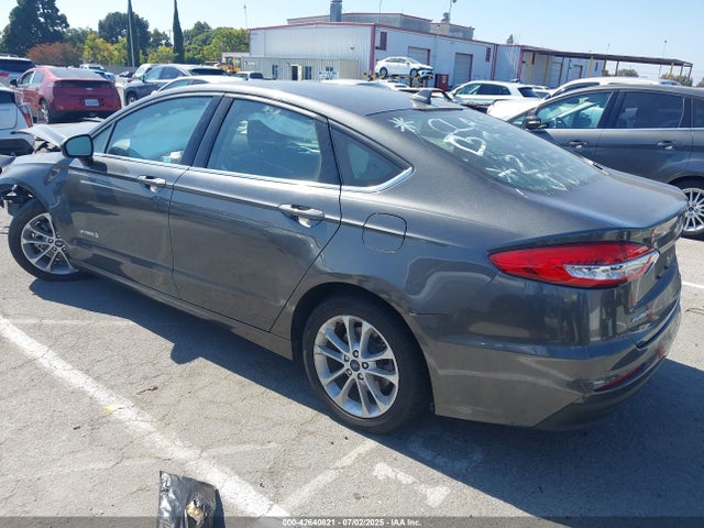 3FA6P0LUXKR174106 Ford 2019