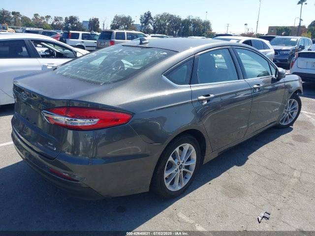 3FA6P0LUXKR174106 Ford 2019