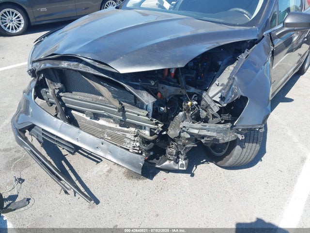 3FA6P0LUXKR174106 Ford 2019