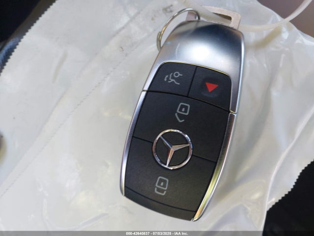 W1K5J4GB5PN333041 Mercedes-Benz m260
