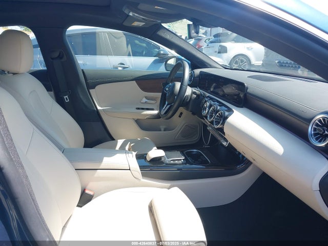 W1K5J4GB5PN333041 Mercedes-Benz m260