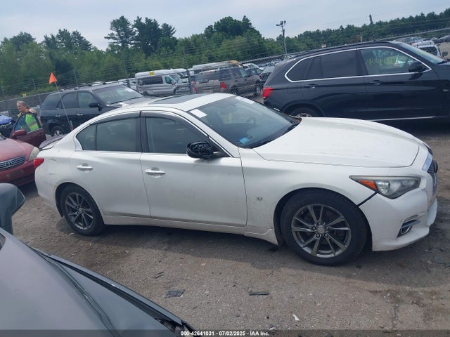 JN1BV7AR5FM390985 Infiniti 2015