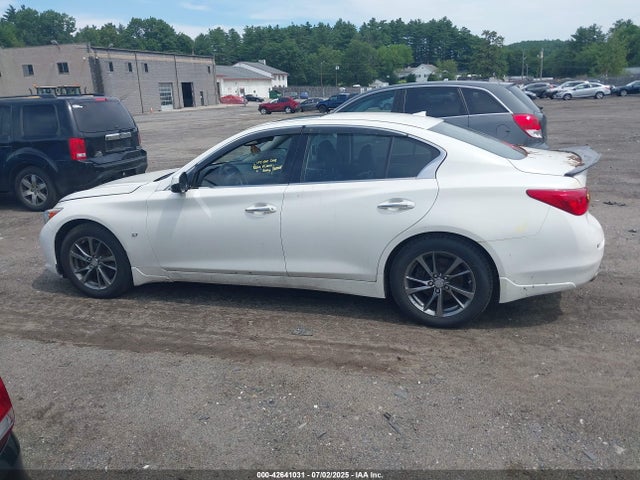 JN1BV7AR5FM390985 Infiniti 2015