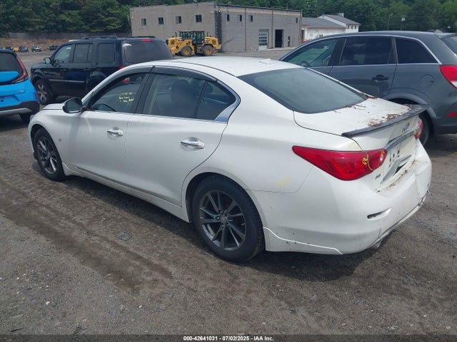 JN1BV7AR5FM390985 Infiniti 2015