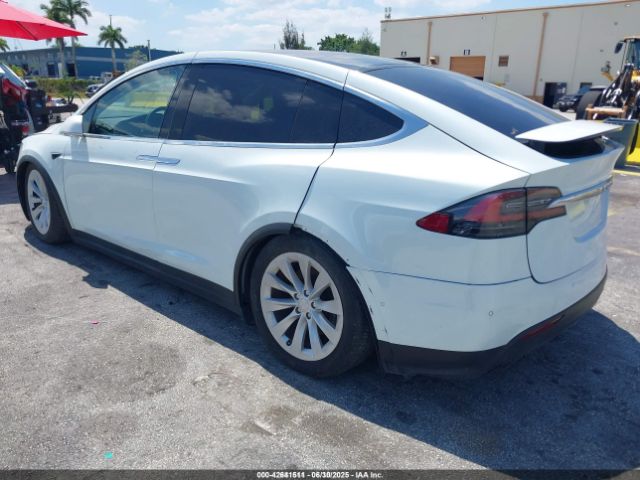 2017 TESLA MODEL X 5YJXCBE20HF070252 Photo 2