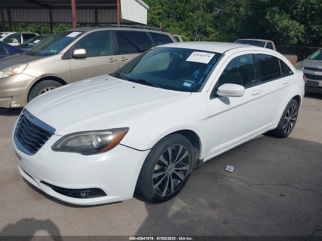 Chrysler 200 2014 1C3CCBBB6EN152913 Image 2