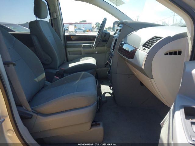 2010 CHRYSLER TOWN & COUNTRY 2A4RR5D14AR350892 Photo 4