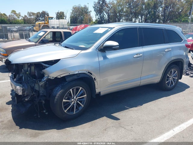 Toyota 2gr-fks 2017 5TDKZRFH8HS507575 Image 2