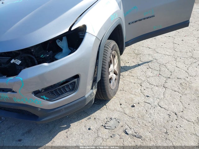 Jeep Compass 2018 3C4NJDAB4JT100231 Image 18