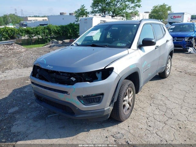 Jeep Compass 2018 3C4NJDAB4JT100231 Image 2