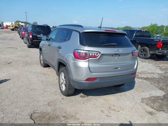 Jeep Compass 2018 3C4NJDAB4JT100231 Image 3
