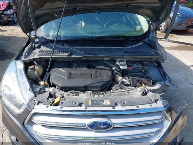 1FMCU9J90HUE08002 Ford 2017