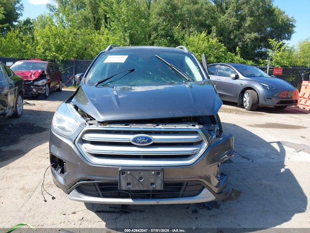 1FMCU9J90HUE08002 Ford 2017