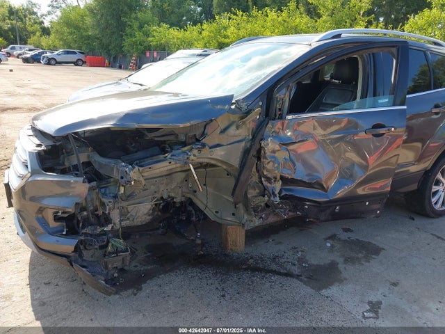 1FMCU9J90HUE08002 Ford 2017