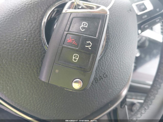 3VV3B7AX0LM047933 Volkswagen Tiguan