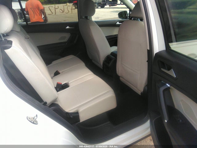 3VV3B7AX0LM047933 Volkswagen Tiguan