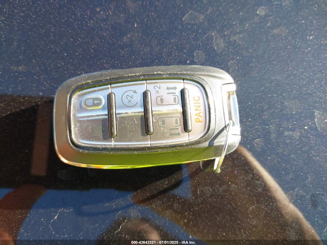 Auction sale of the 2022 Chrysler Pacifica Touring L, vin: 2C4RC1BG1NR125679, lot number: 42642321