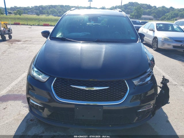 Auction sale of the 2022 Chrysler Pacifica Touring L, vin: 2C4RC1BG1NR125679, lot number: 42642321