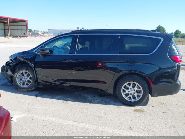 Auction sale of the 2022 Chrysler Pacifica Touring L, vin: 2C4RC1BG1NR125679, lot number: 42642321
