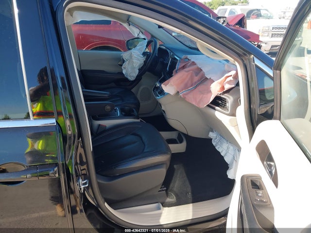 Auction sale of the 2022 Chrysler Pacifica Touring L, vin: 2C4RC1BG1NR125679, lot number: 42642321