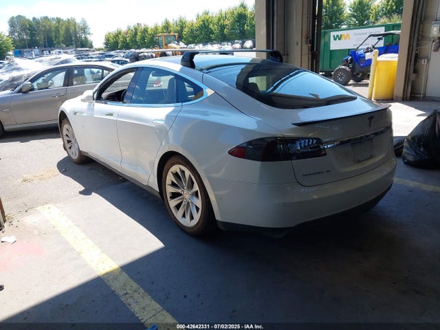 2015 TESLA MODEL S 5YJSA1E45FF109538 Photo 2