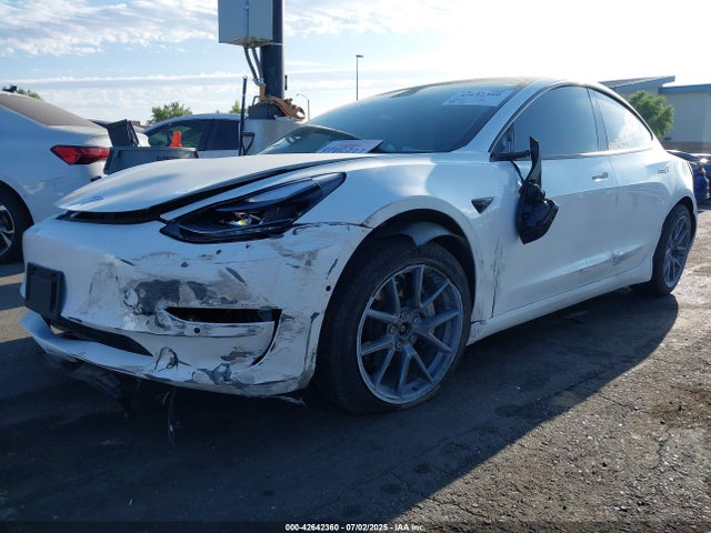 Tesla 2022 2022 5YJ3E1EB4NF164861 Image 2