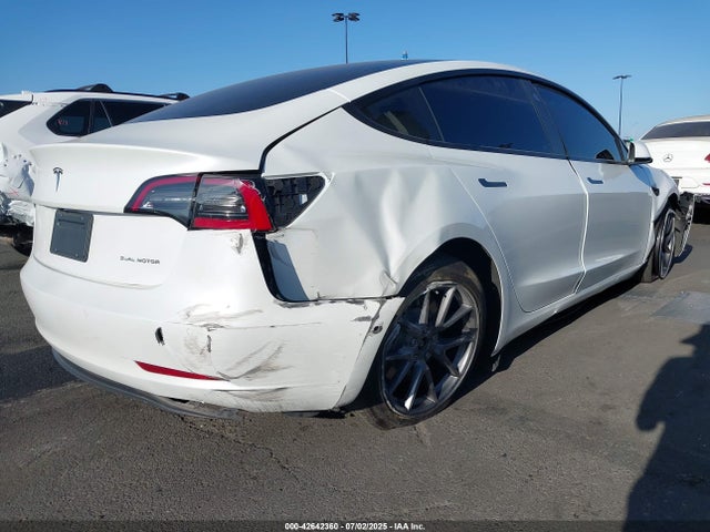 Tesla 2022 2022 5YJ3E1EB4NF164861 Image 4
