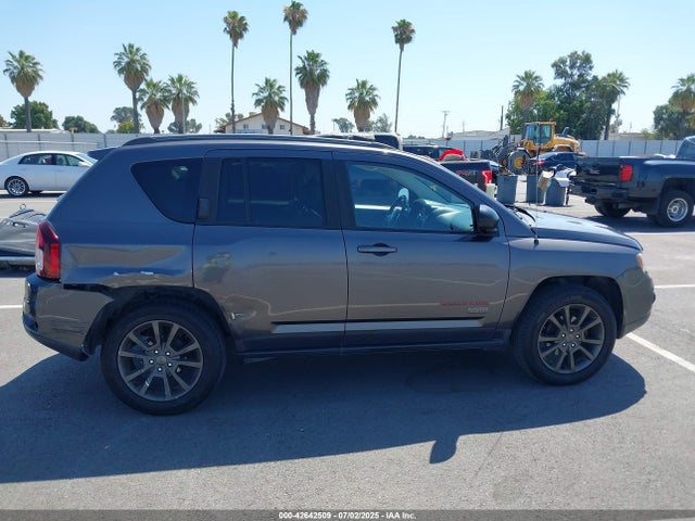 1C4NJDBBXGD729747 Jeep 2016