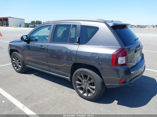 1C4NJDBBXGD729747 Jeep 2016