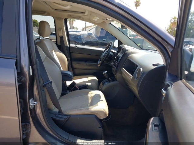 1C4NJDBBXGD729747 Jeep 2016