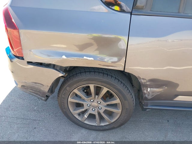 1C4NJDBBXGD729747 Jeep 2016