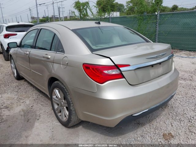2013 CHRYSLER 200 1C3CCBBB8DN666048 Photo 2