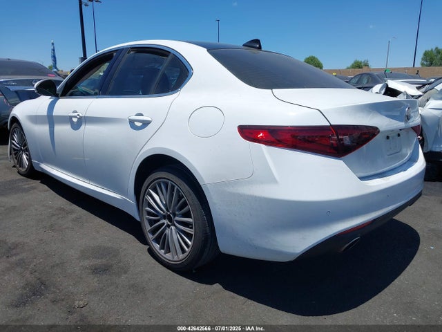 Alfa Romeo giulia (952) 2018 ZARFAEEN9J7572028 Image 3