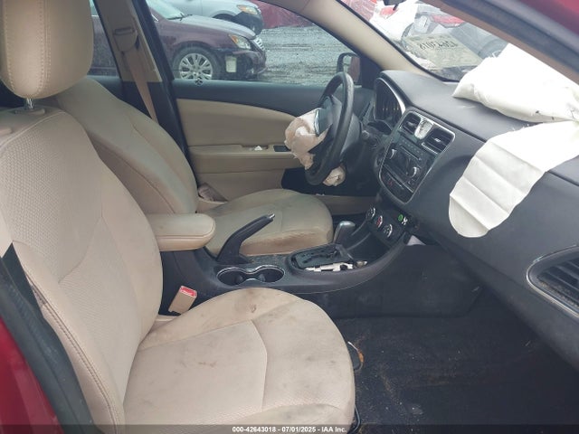 Chrysler 200 2014 1C3CCBAB4EN209739 Image 5