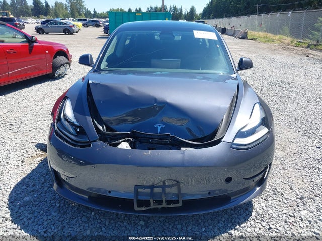 5YJ3E1EB1NF237216 Tesla 2022