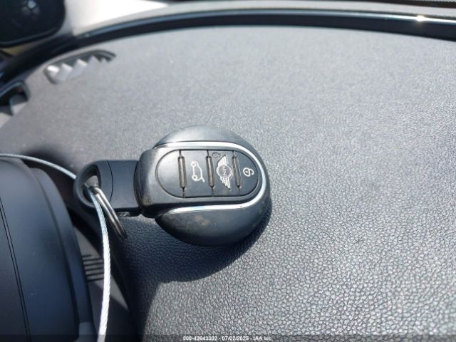 2017 MINI CLUBMAN WMWLU5C55H2E82552 Photo 10