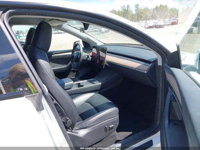 Tesla 2023 2023 7SAYGDEE2PF877078 Image 5