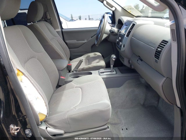 1N6AD0ER2GN737081 Nissan 2016