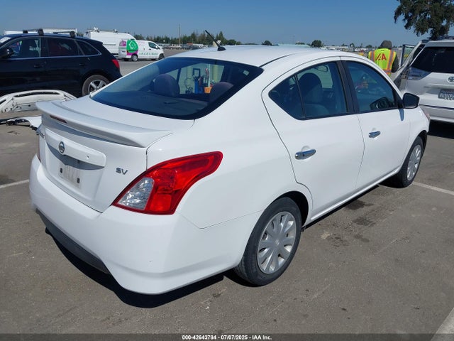 3N1CN7AP3HK440417 Nissan 2017