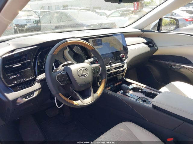 2T2BBMCA8SC084121 Lexus a25a-fxs