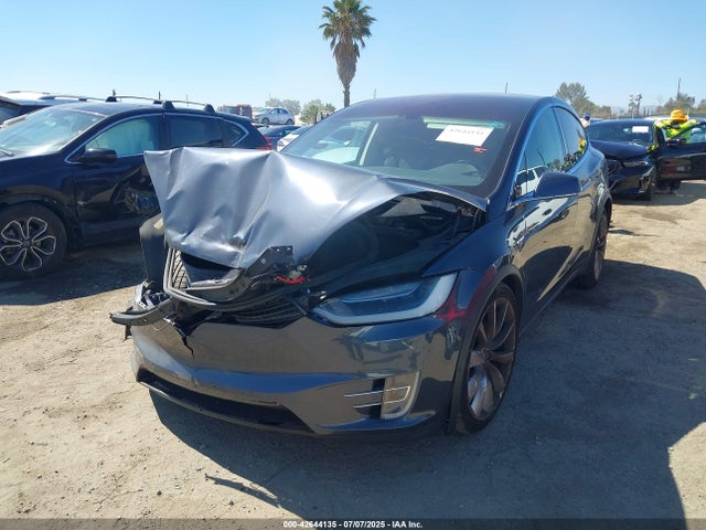 2016 TESLA MODEL X 5YJXCAE2XGF021133 Photo 1