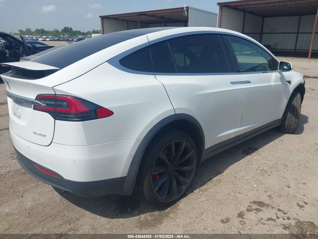 2019 TESLA MODEL X 5YJXCBE46KF187777 Photo 3