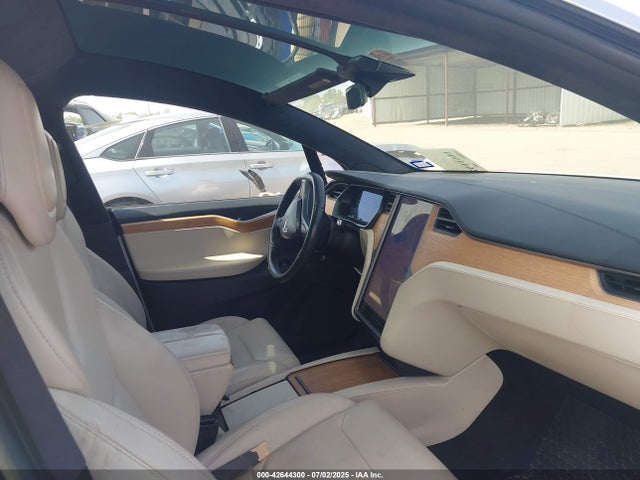 2019 TESLA MODEL X 5YJXCBE46KF187777 Photo 4